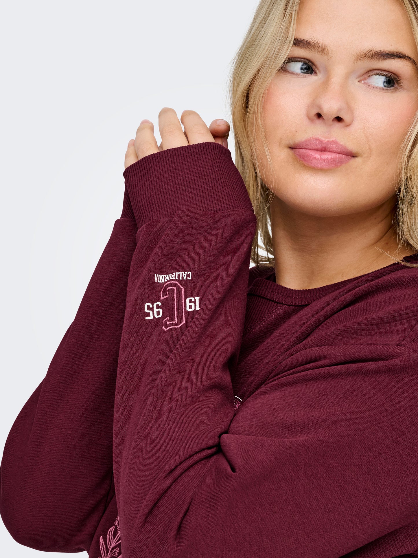 ONLY CARMAKOMA CARBEN L/S O-NECK SWEAT JRS ROO
