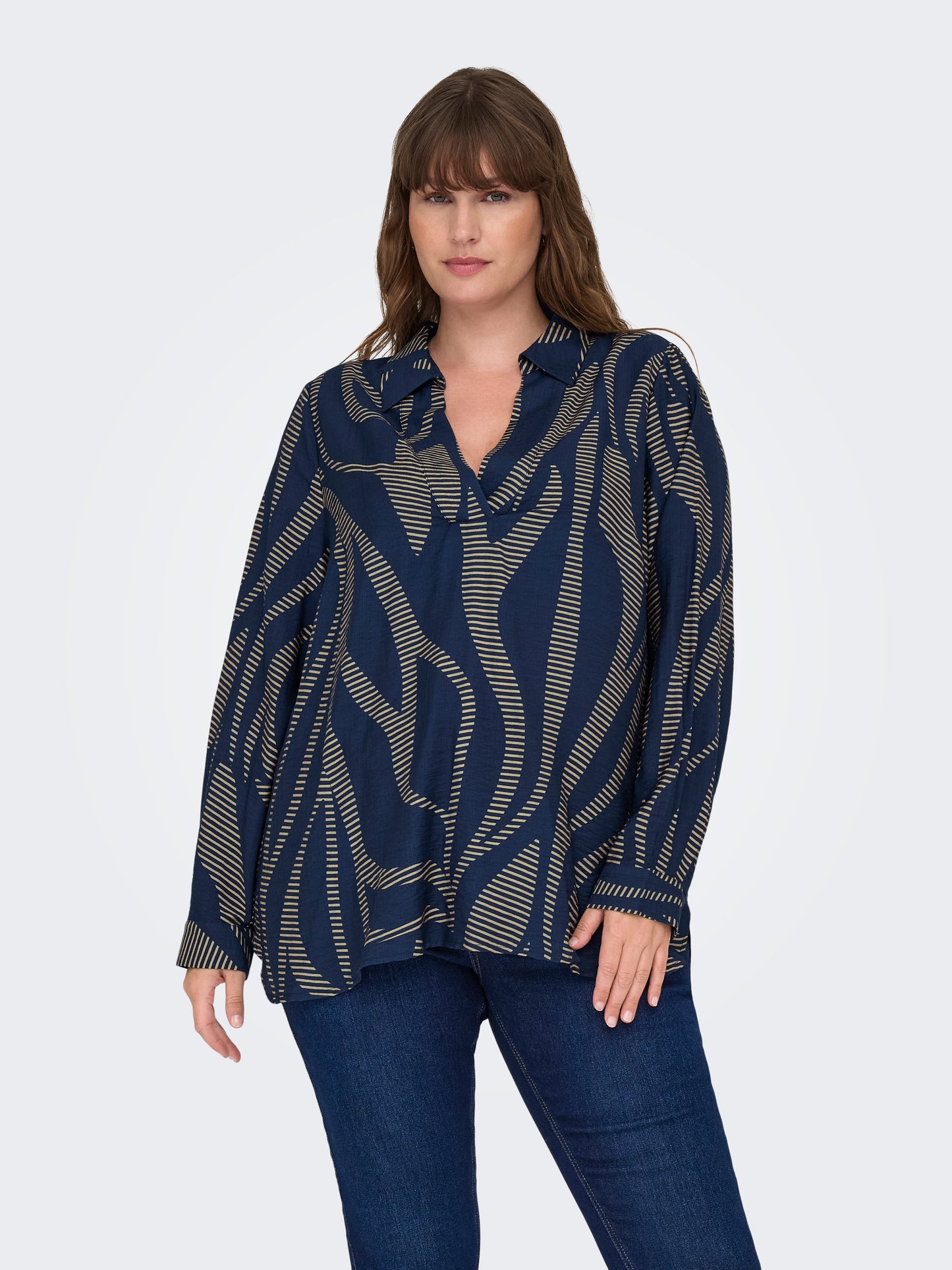 ONLY CARMAKOMA CARFANNIL LS V-NECK TOP AOP