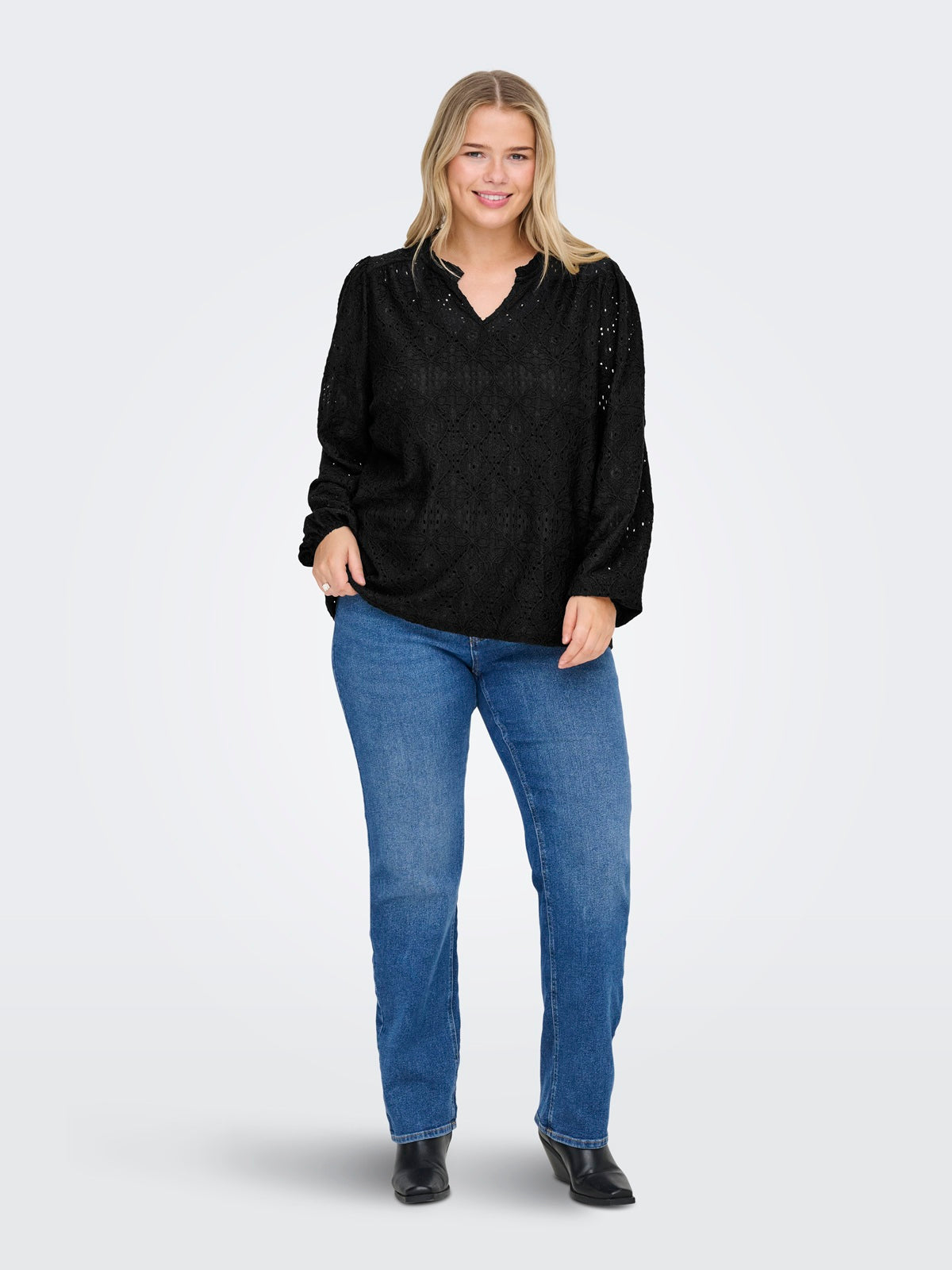 ONLY CARMAKOMA  CARLUZIA L/S V-NECK BLOUSE JRS ZWART