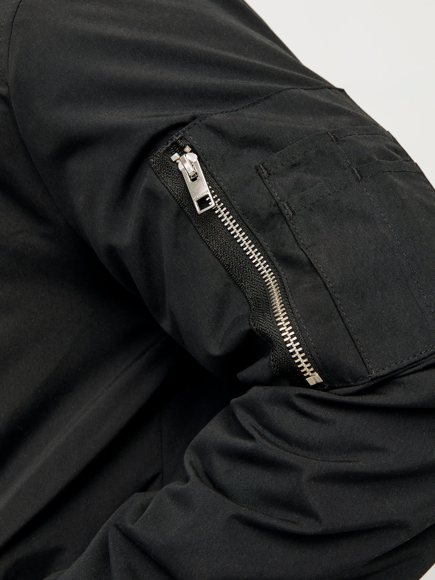 JJERUSH BOMBER NOOS PLS ZWART