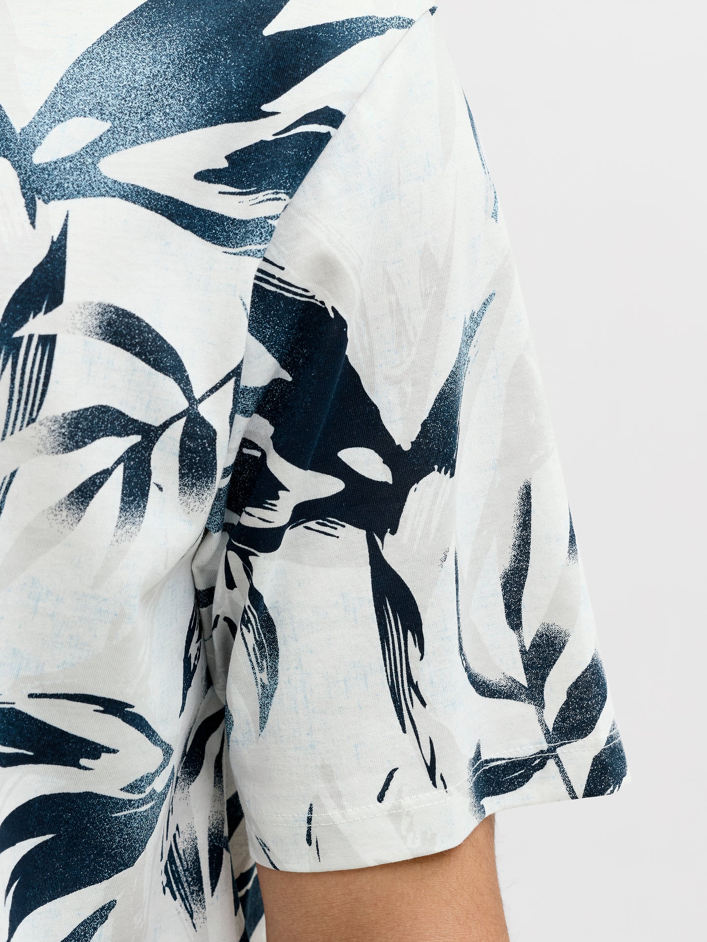 JACK&JONES  JJHONOLULU AOP TEE SS CREW NECK PLS GLOUD DANCER