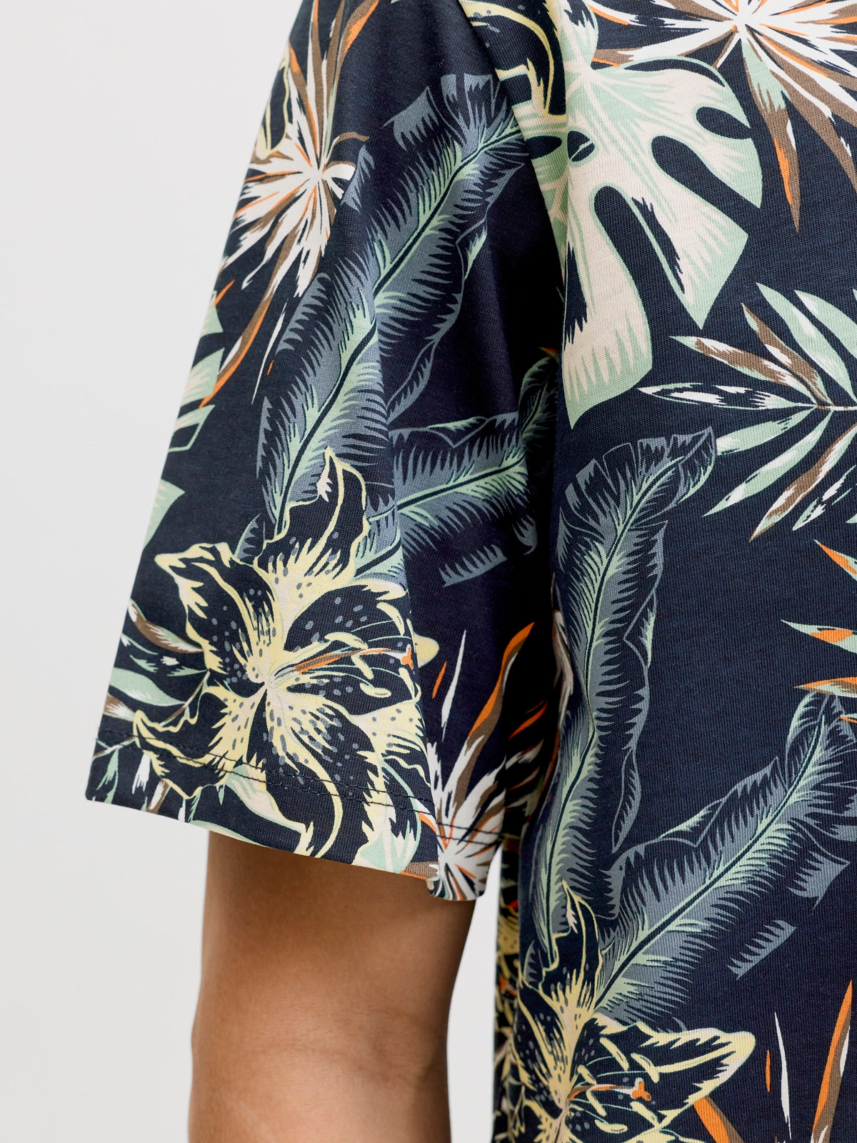 JACK&JONES  JJHONOLULU AOP TEE SS CREW NECK PLS NAVY BLAZER