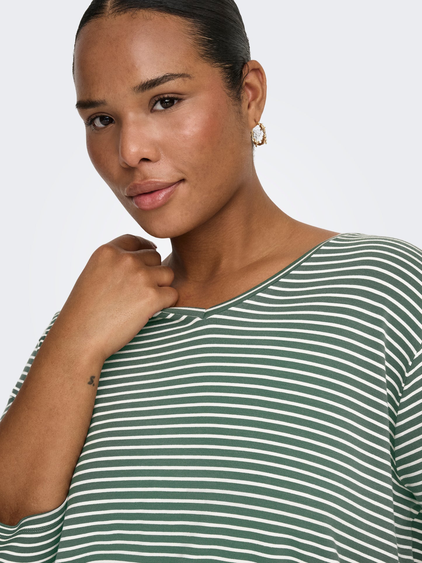 ONLY CARMAKOMA  CARLINA 3/4 SLEEVE V-NECK BLOUSE JRS CLOUD DANCER