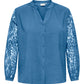 ONLY CARMAKOMA  CARKAMMY LIFE LS V-NECK LACE SHIRT WVN BLAUW