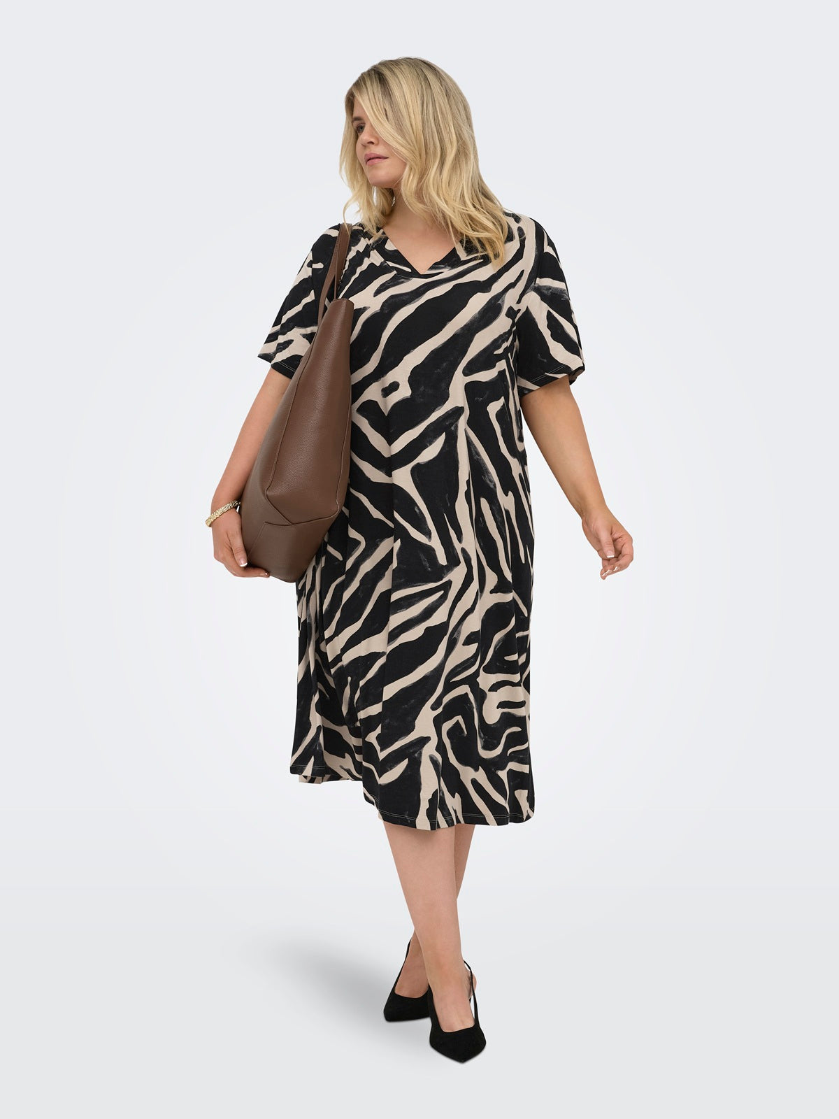 ONLY CARMAKOMA  CARFYRLA S/S V-NECK BLK AOP DRESS