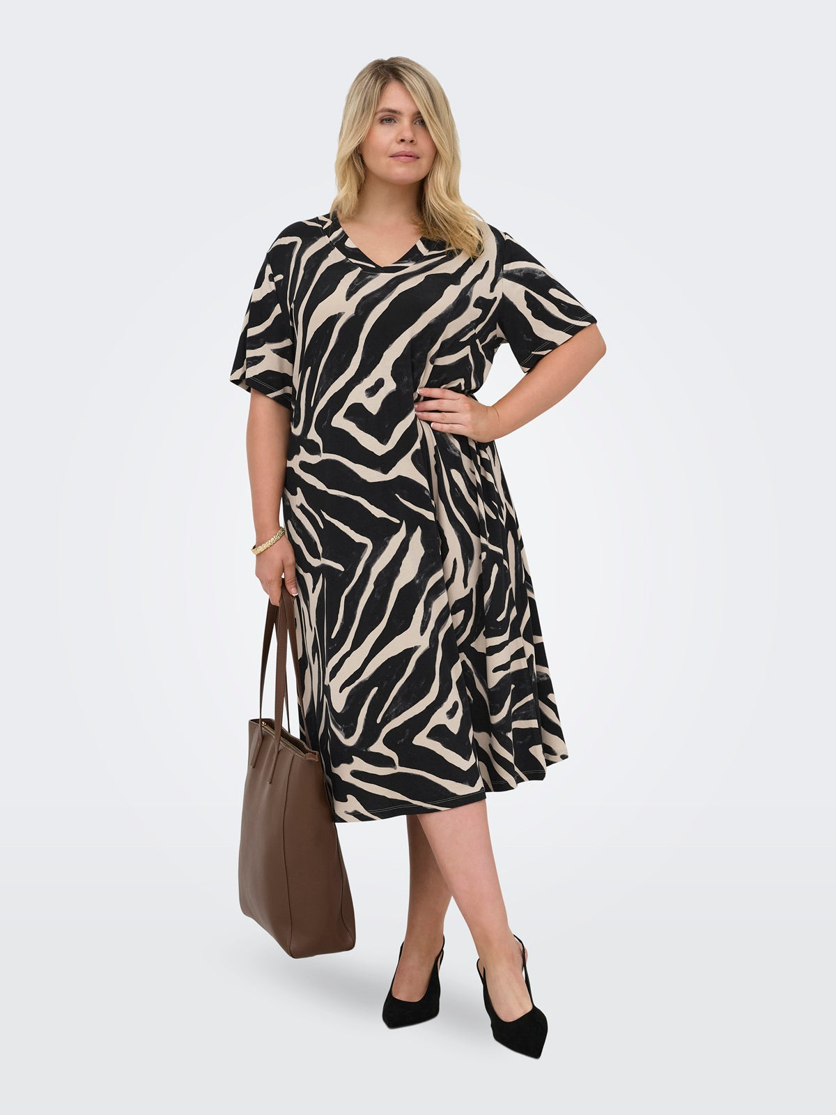 ONLY CARMAKOMA  CARFYRLA S/S V-NECK BLK AOP DRESS