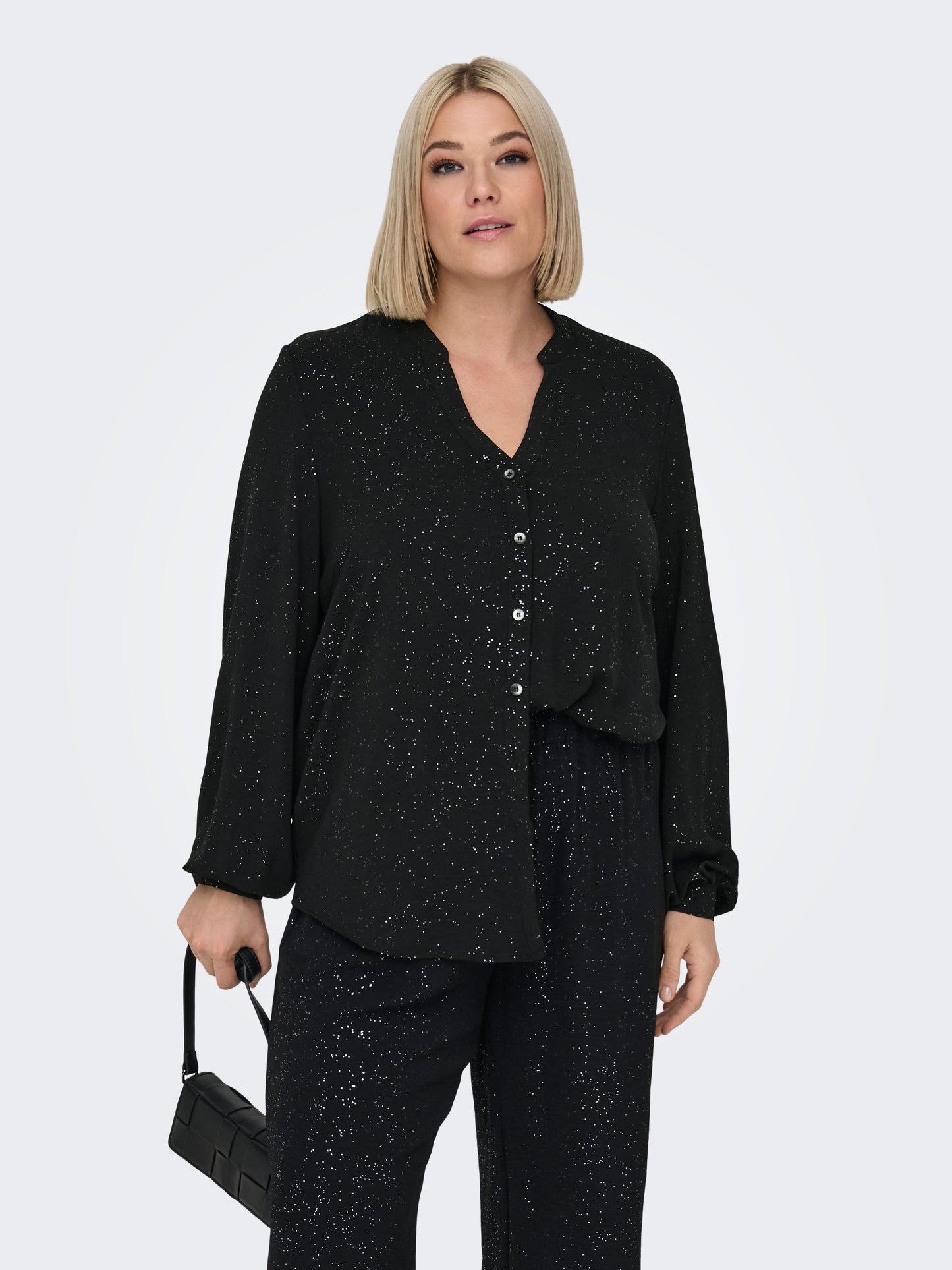 ONLY CARMAKOMA  CARJOSEE METTA LIFE L/S V-NECK SHIRT ZWART/GLITTER