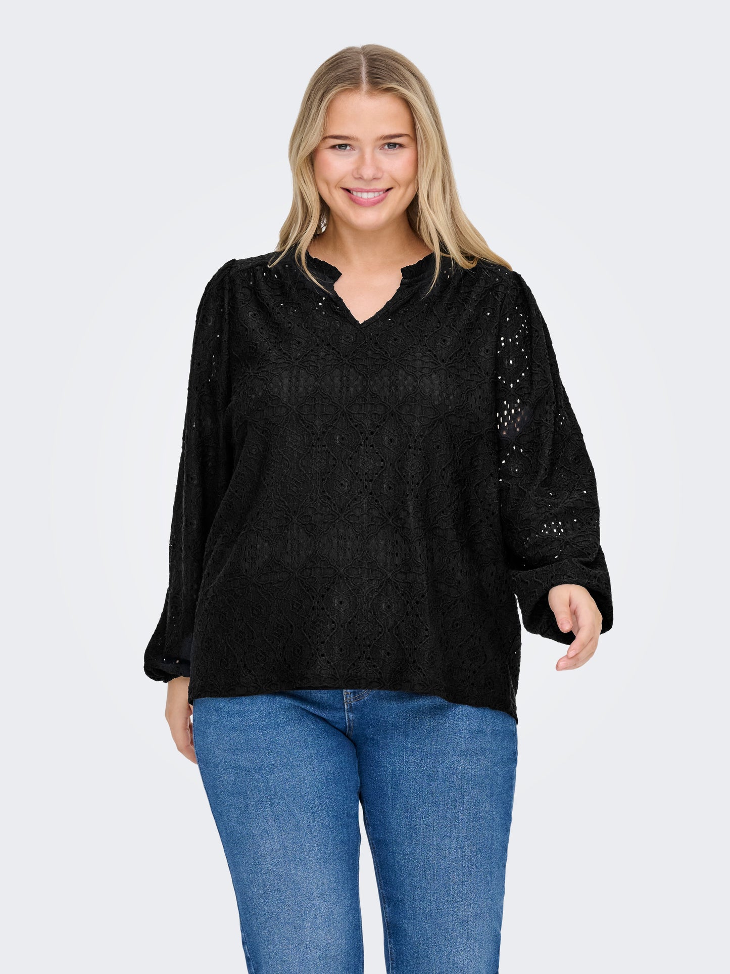 ONLY CARMAKOMA  CARLUZIA L/S V-NECK BLOUSE JRS ZWART