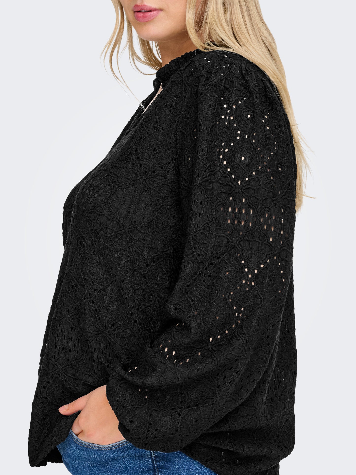 ONLY CARMAKOMA  CARLUZIA L/S V-NECK BLOUSE JRS ZWART