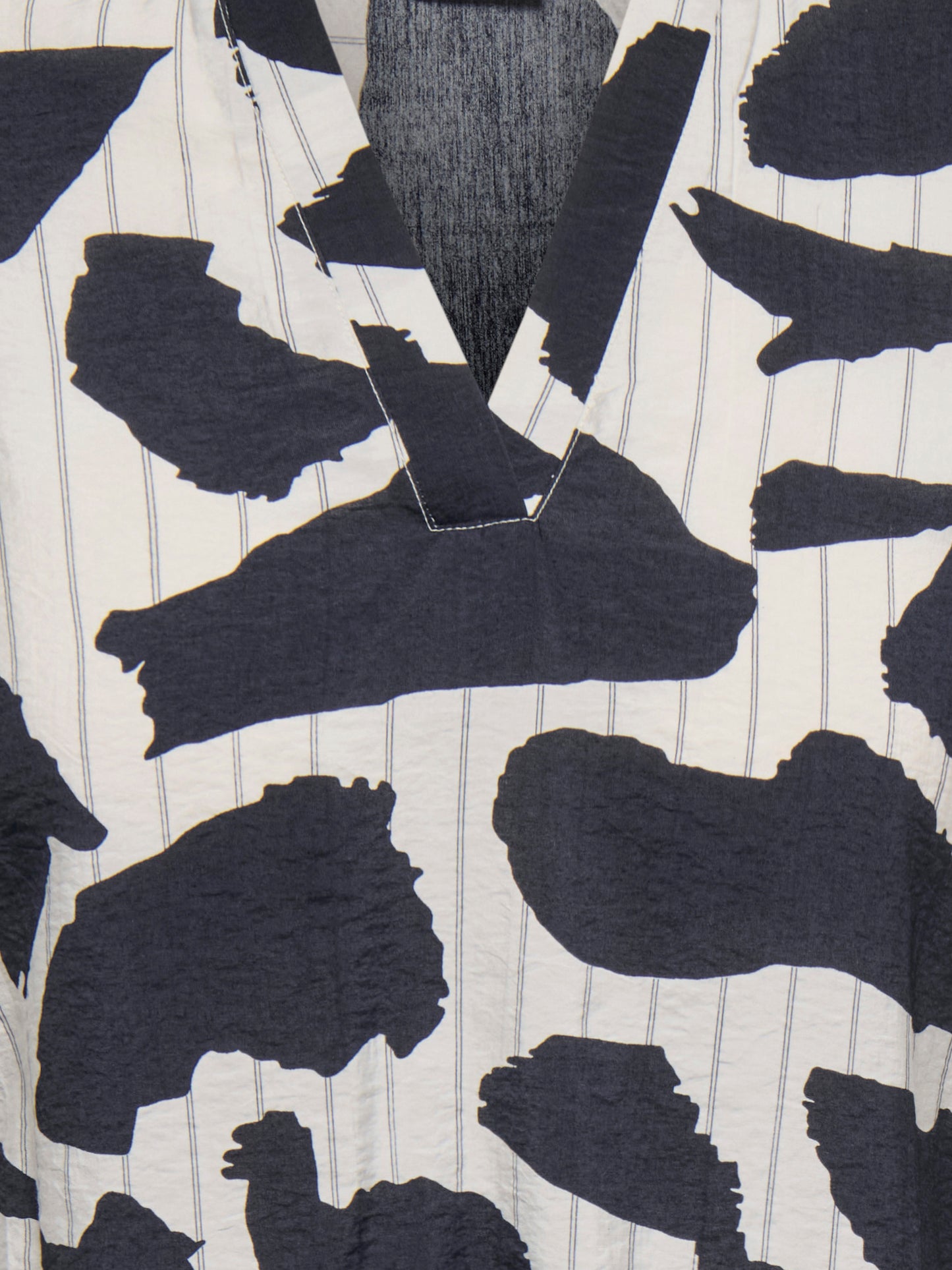 ONLY CARMAKOMA CARMISIA 2/4 V-NECK TOP AOP