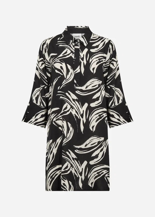 Wasabi JULIETTE AOP 3 Jurk zwart