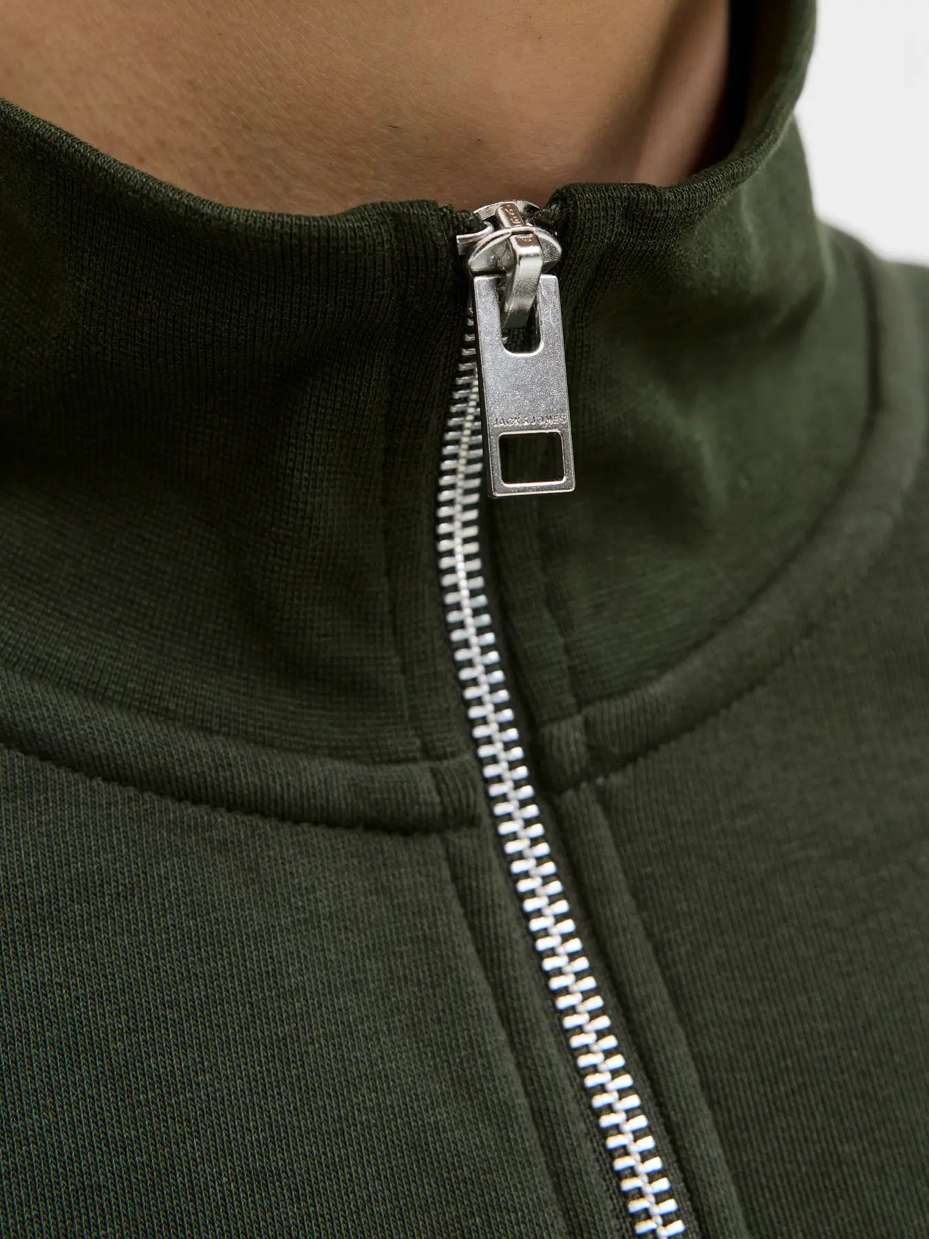 JJESOHO SWEAT QUARTER ZIP HN NOOS GROEN